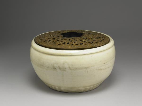 德化窯弦紋小缸