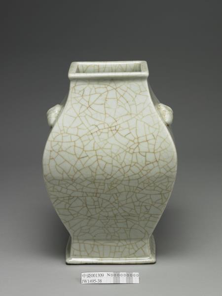 青瓷獸耳四方瓶