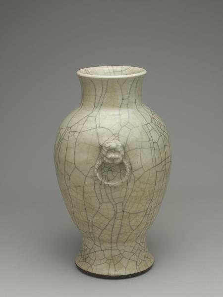 青瓷獸耳暗環瓶