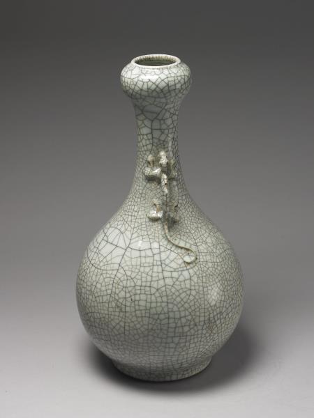 仿哥釉螭耳蒜頭瓶