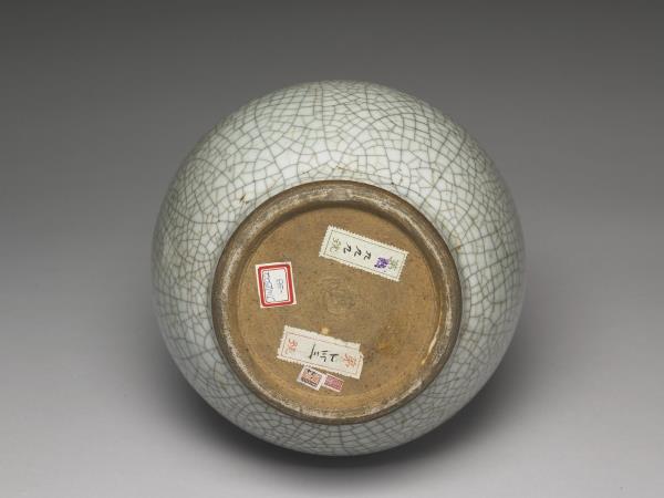 仿哥釉螭耳蒜頭瓶