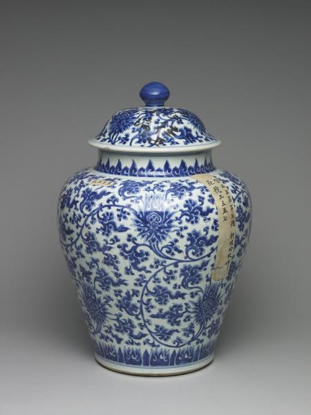 青花番蓮紋蓋罐