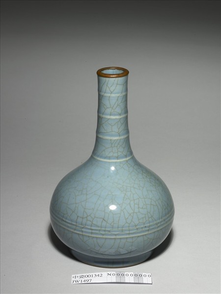 青瓷弦紋瓶