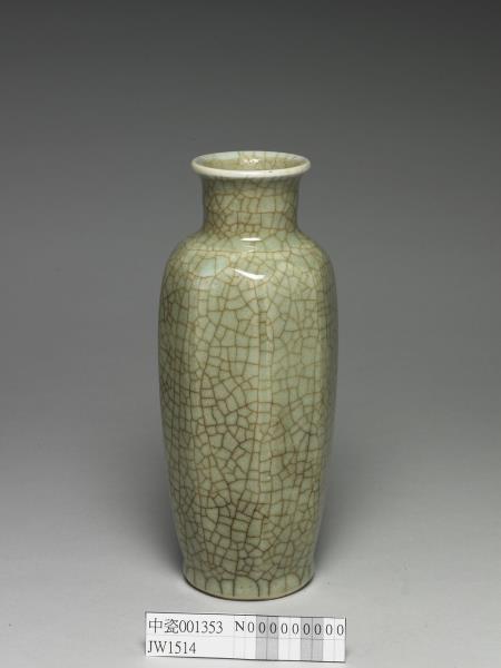 青瓷瓜稜瓶