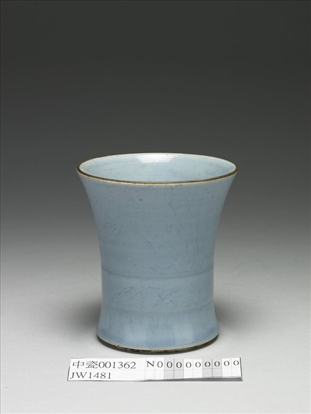 天藍釉暗花花卉紋觚