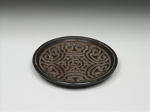 剔犀如意雲紋小圓盤