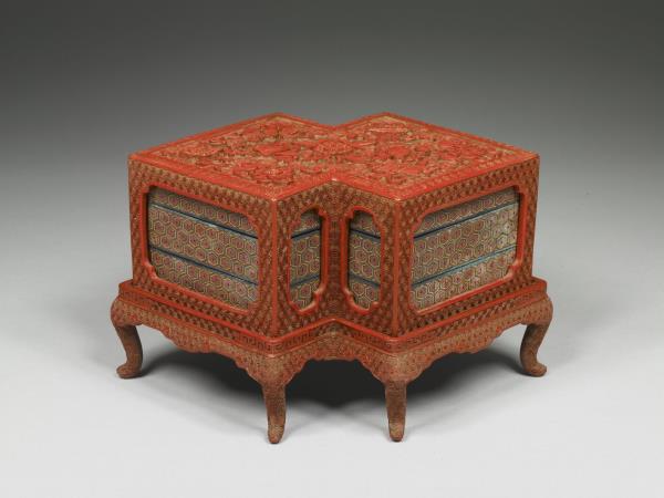 剔紅八寶方勝式套盒