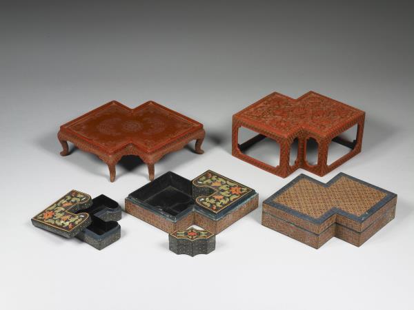 剔紅八寶方勝式套盒