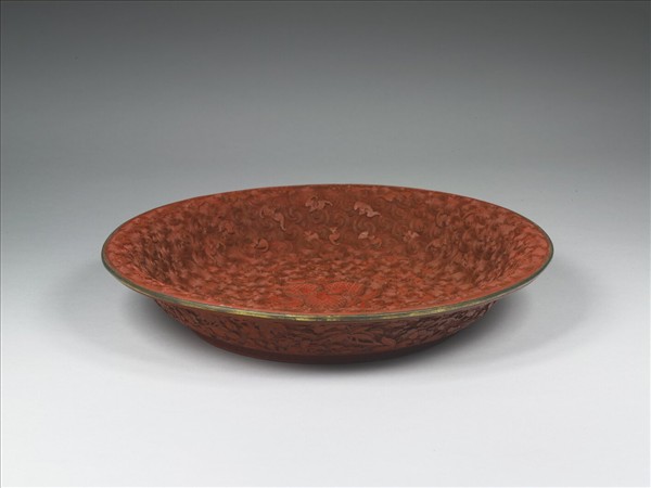 剔紅福壽雲紋盤