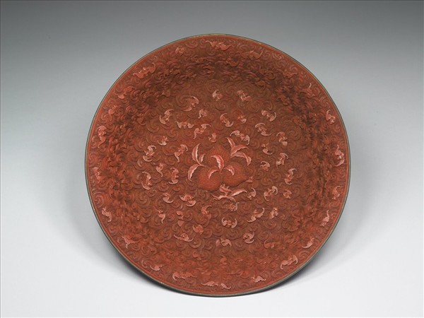 剔紅福壽雲紋盤