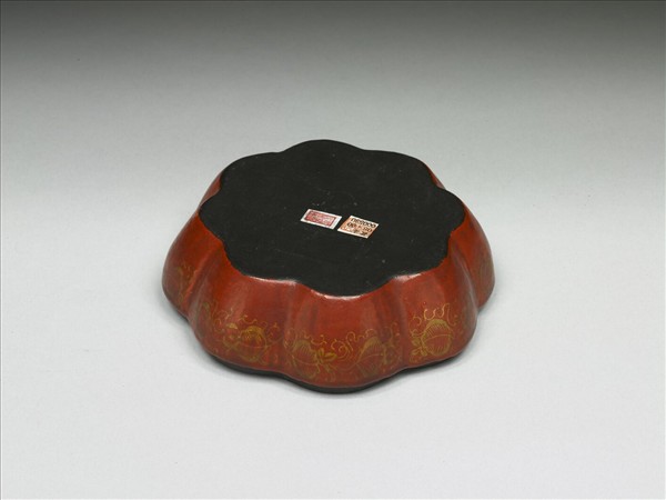 紅漆描金瓜式盒