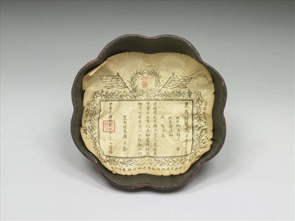 紅漆描金瓜式盒