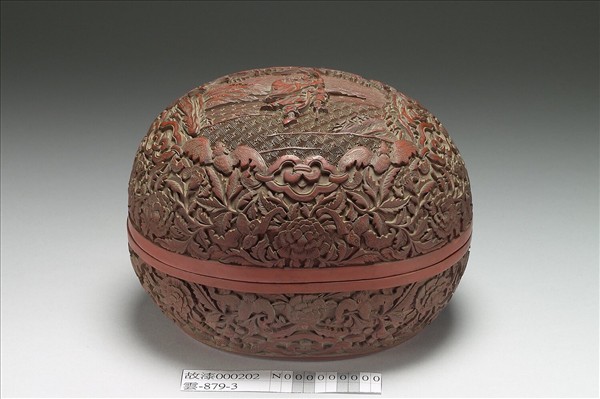 剔紅八仙人物桃式盒（李鐵拐）