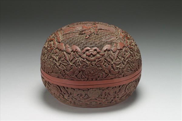 剔紅八仙人物桃式盒（李鐵拐）