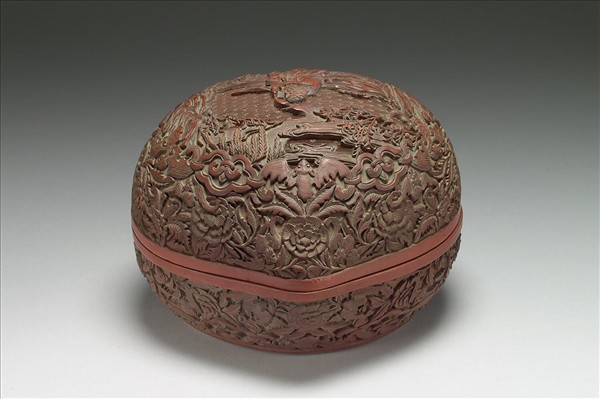 剔紅八仙人物桃式盒（李鐵拐）