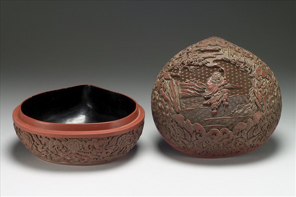 剔紅八仙人物桃式盒（李鐵拐）