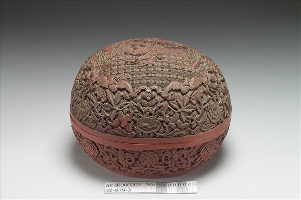 剔紅八仙人物桃式盒（韓湘子）