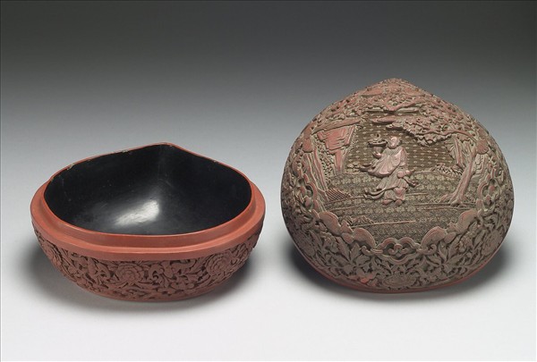 剔紅八仙人物桃式盒（韓湘子）