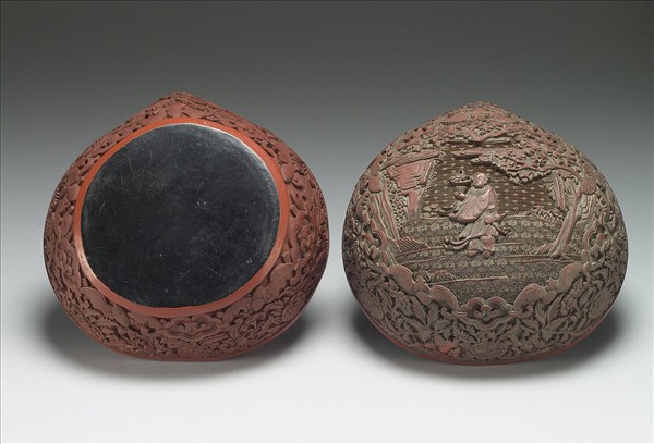 剔紅八仙人物桃式盒（韓湘子）