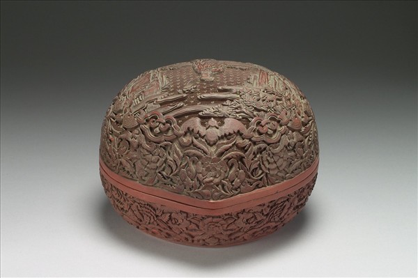 剔紅八仙人物桃式盒（何仙姑）