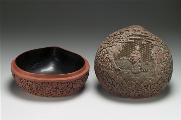 剔紅八仙人物桃式盒（何仙姑）