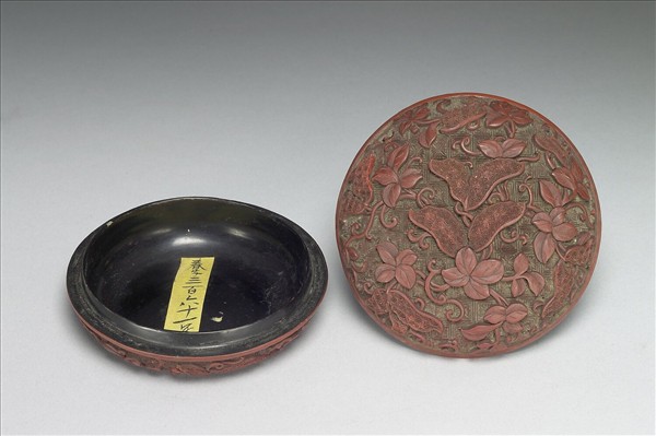 剔紅長生果圓盒