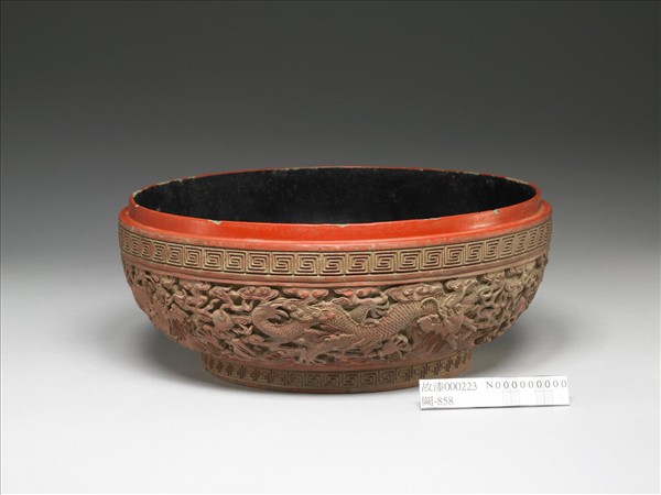 剔紅九龍寶盒底