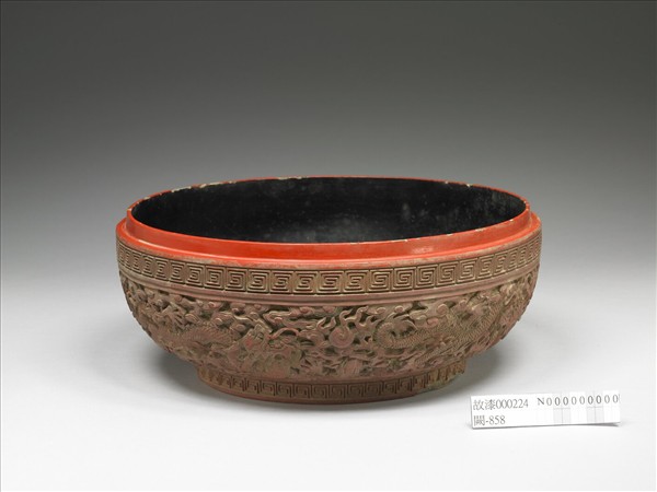 剔紅九龍寶盒底