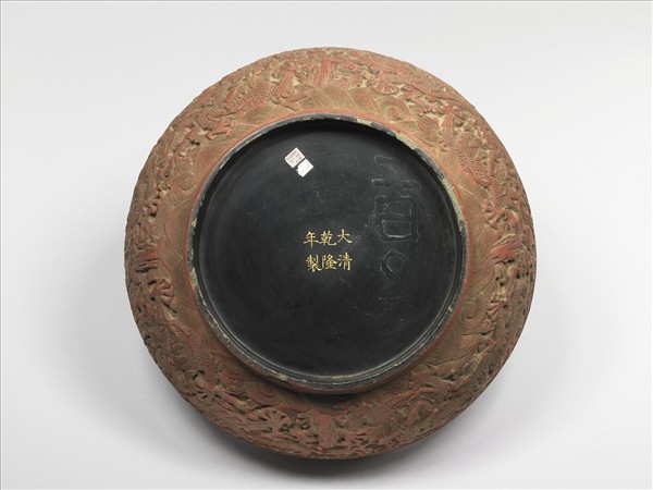 剔紅九龍寶盒底