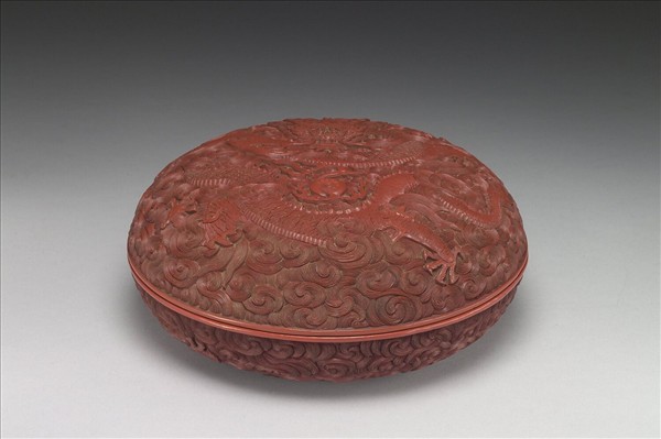 剔紅雲龍紋圓盒