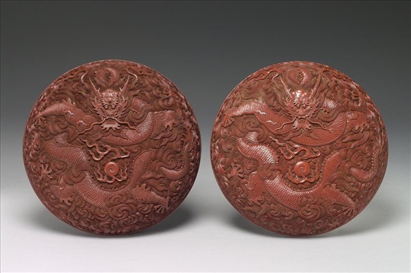 剔紅雲龍紋圓盒