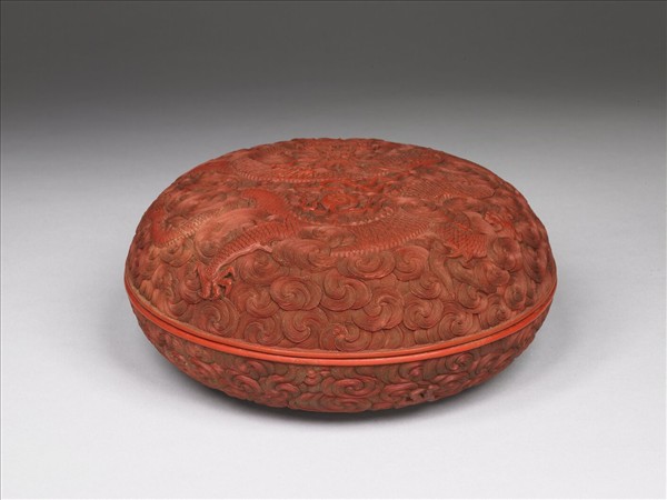 剔紅雲龍紋圓盒