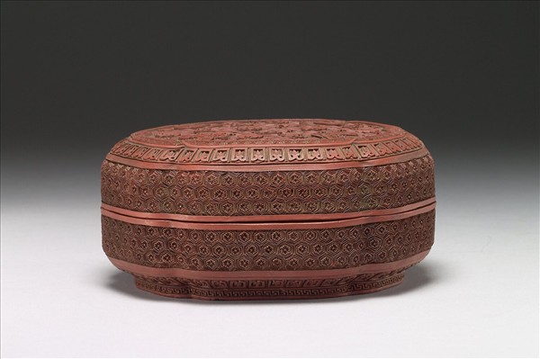 剔紅梅花水波紋六瓣式盒