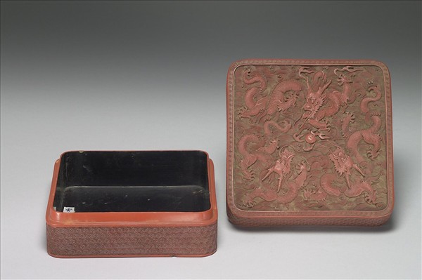 剔紅雲龍紋方盒