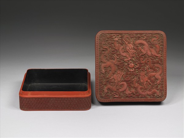 剔紅雲龍紋方盒