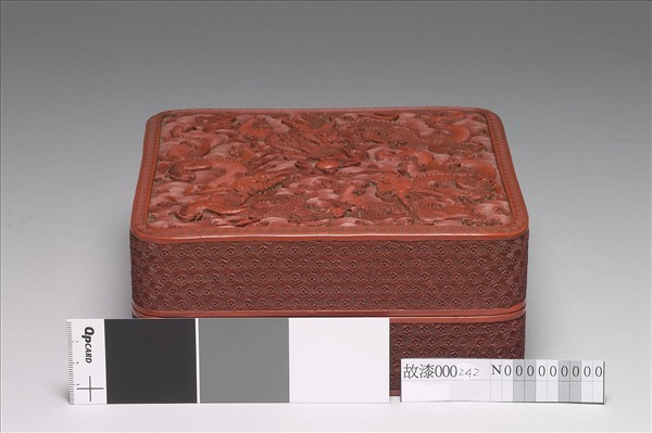 剔紅雲龍紋方盒