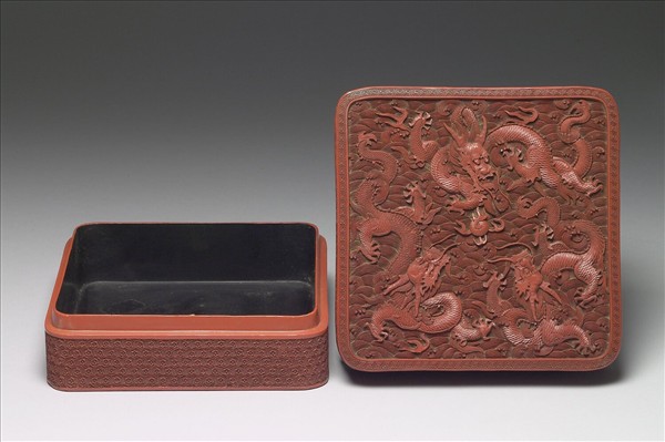 剔紅雲龍紋方盒