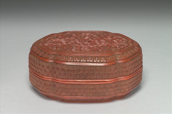 剔紅梅花水波紋六瓣式盒