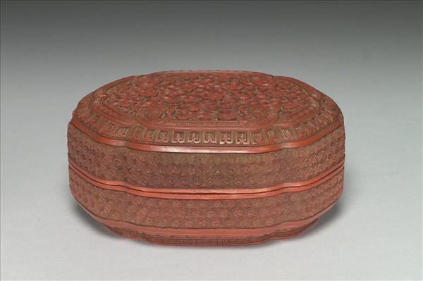 剔紅梅花水波紋六瓣式盒