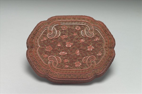 剔紅梅花水波紋六瓣式盒