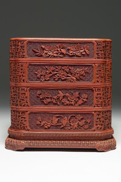 剔紅花卉紋三層套盒