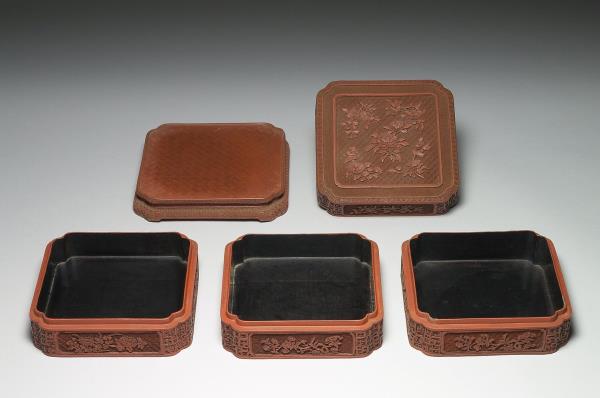 剔紅花卉紋三層套盒