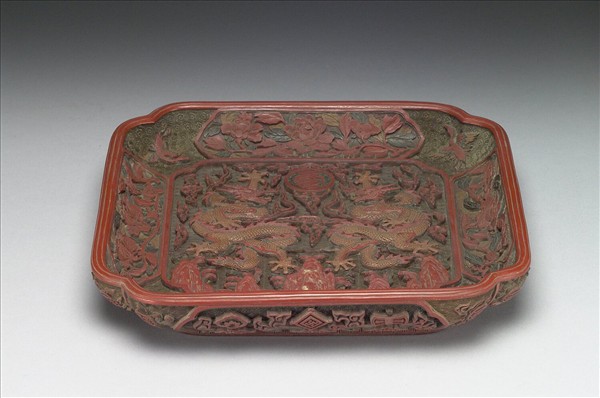 剔彩八吉祥雲龍盤- 故宮