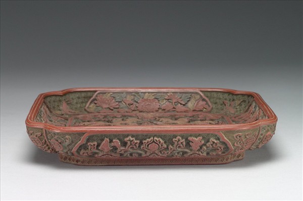 剔彩八吉祥雲龍盤