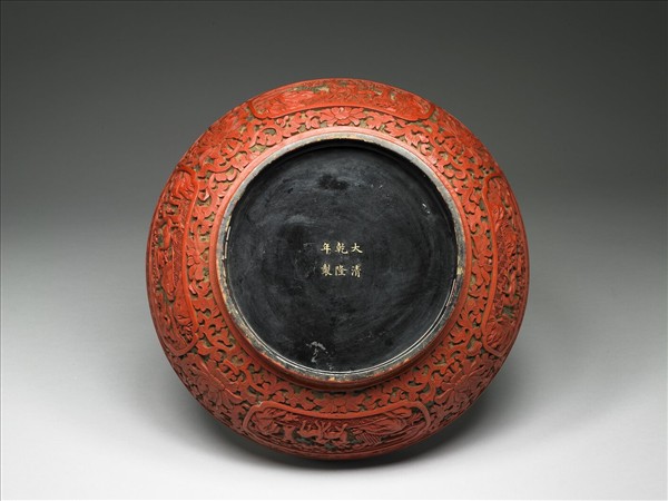 剔彩群仙獻壽圖捧盒