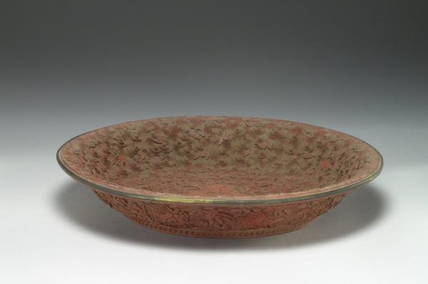 剔紅福壽雲紋盤