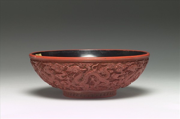 剔紅雲龍紋碗