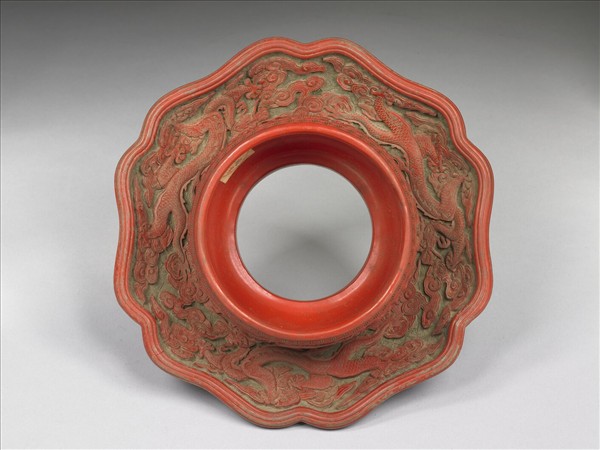 剔紅雲龍紋碗托