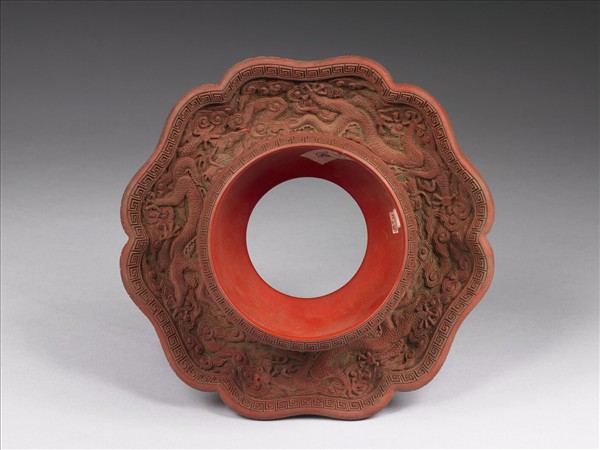 剔紅雲龍紋碗托