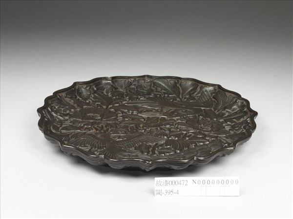 剔黑孔雀牡丹八瓣盤